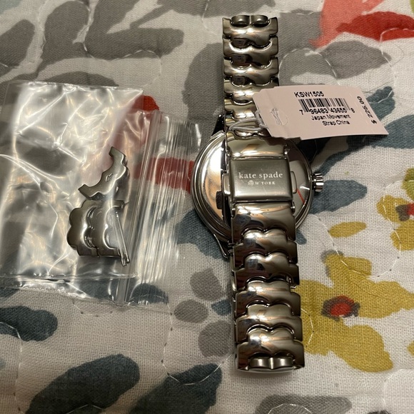 New NWT Kate Space Watch Silver White Needs Battery - Picture 3 of 4